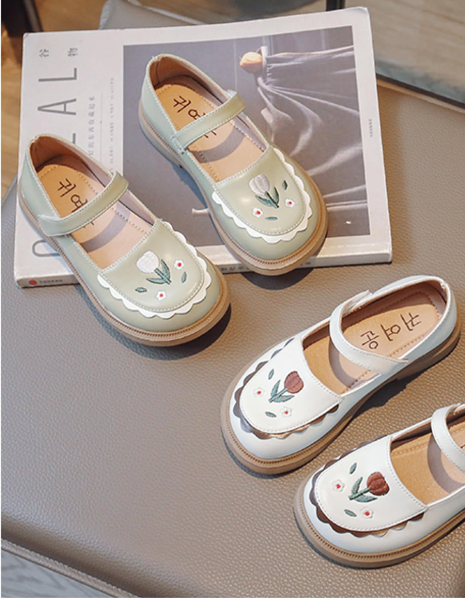 Kinder-Loafer mit Blumenstickerei Bild