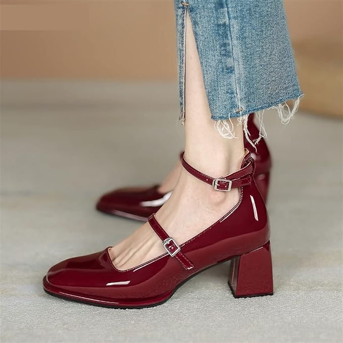 Lackierter Ballerina-Loafer mit Absatz