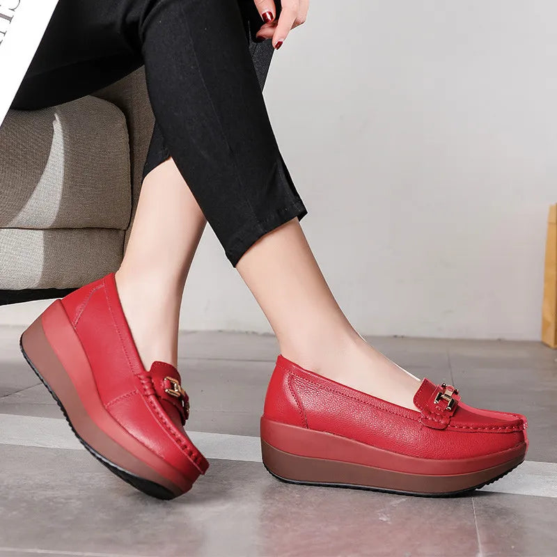 Orthopädische rote Plateau-Loafer für Damen