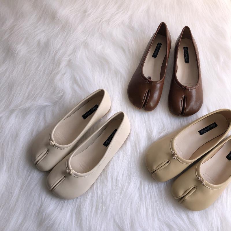 Flache Tabi-Ballerinas im Mokassin-Stil