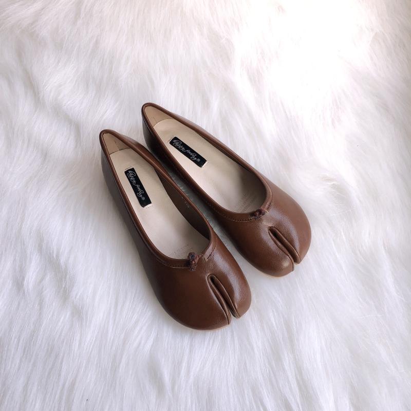 Flache Tabi-Ballerinas im Mokassin-Stil