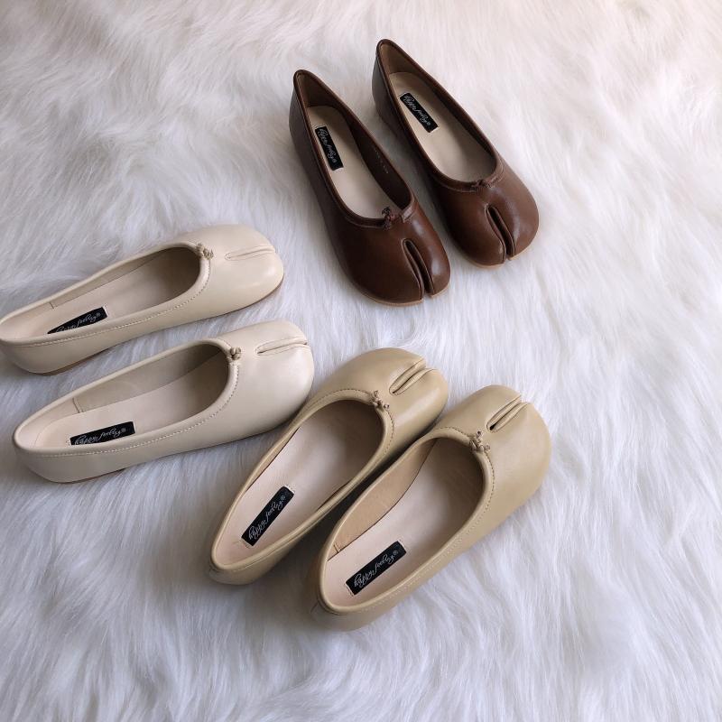 Flache Tabi-Ballerinas im Mokassin-Stil