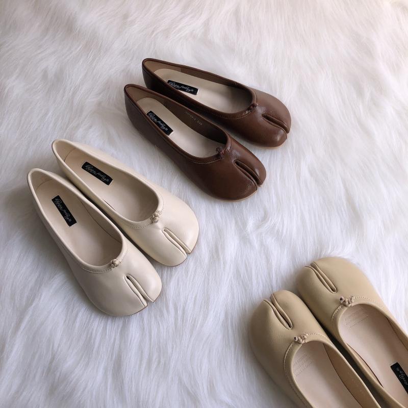Flache Tabi-Ballerinas im Mokassin-Stil