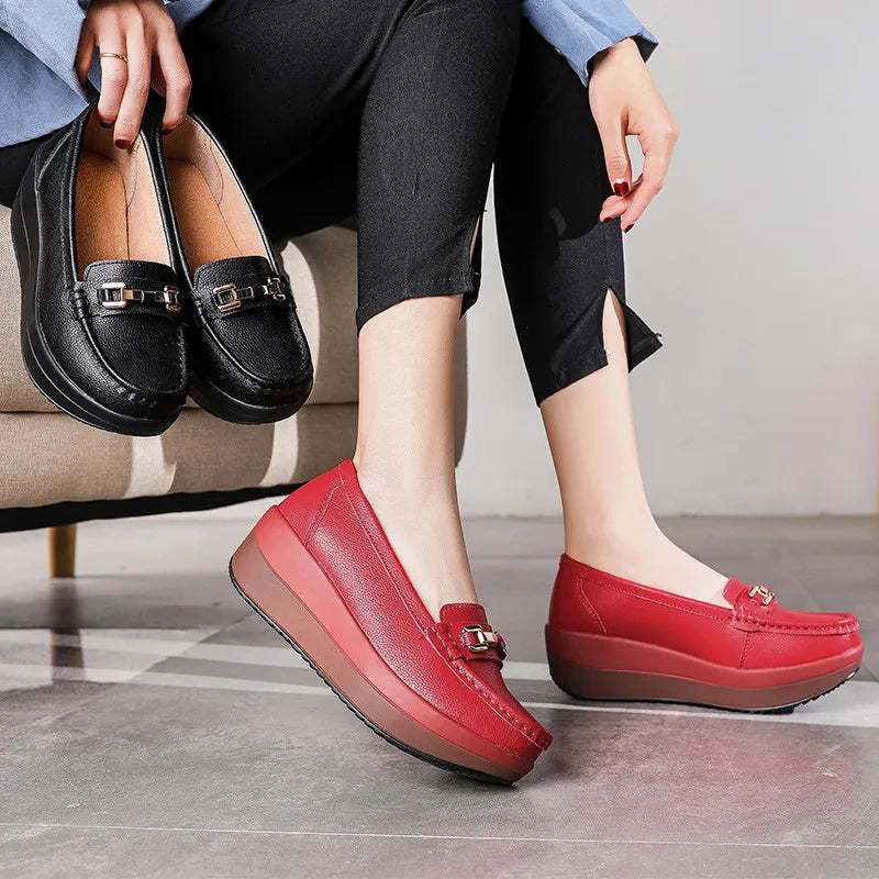 Orthopädische rote Plateau-Loafer für Damen