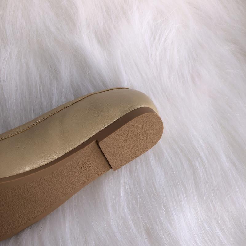 Flache Tabi-Ballerinas im Mokassin-Stil