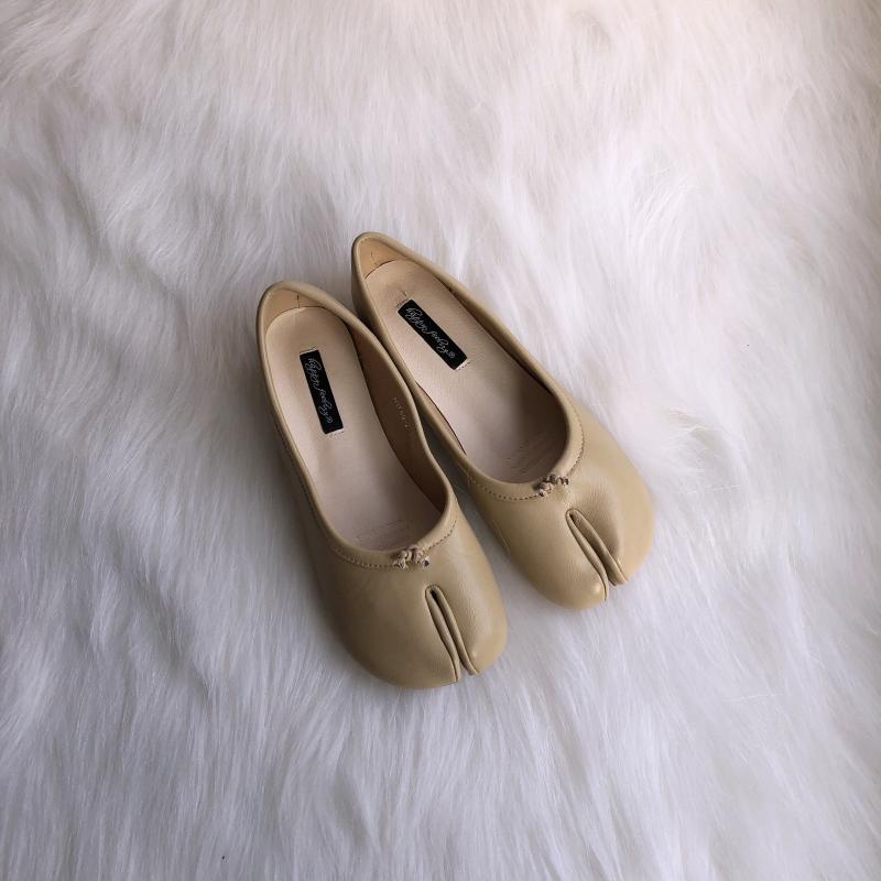 Flache Tabi-Ballerinas im Mokassin-Stil