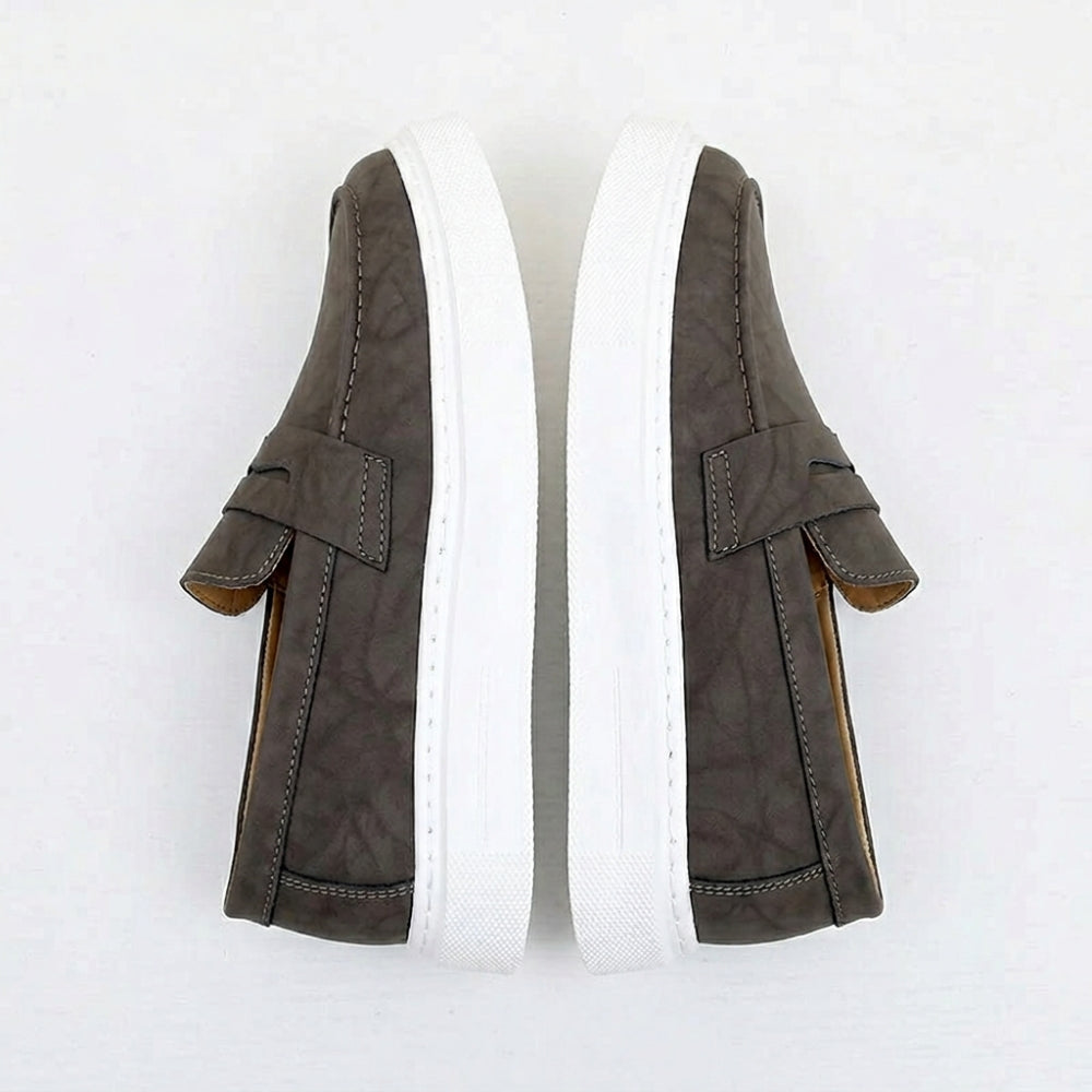 Rutschfeste Loafer aus Leder für Herren mit weißer Sohle