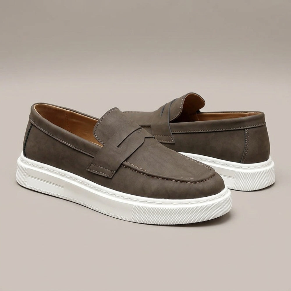 Rutschfeste Loafer aus Leder für Herren mit weißer Sohle