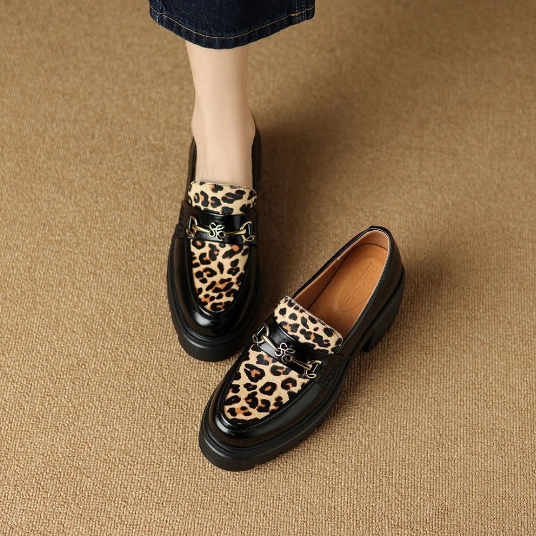 Schwarze Loafer mit Leopardenmuster und Absatz für Damen