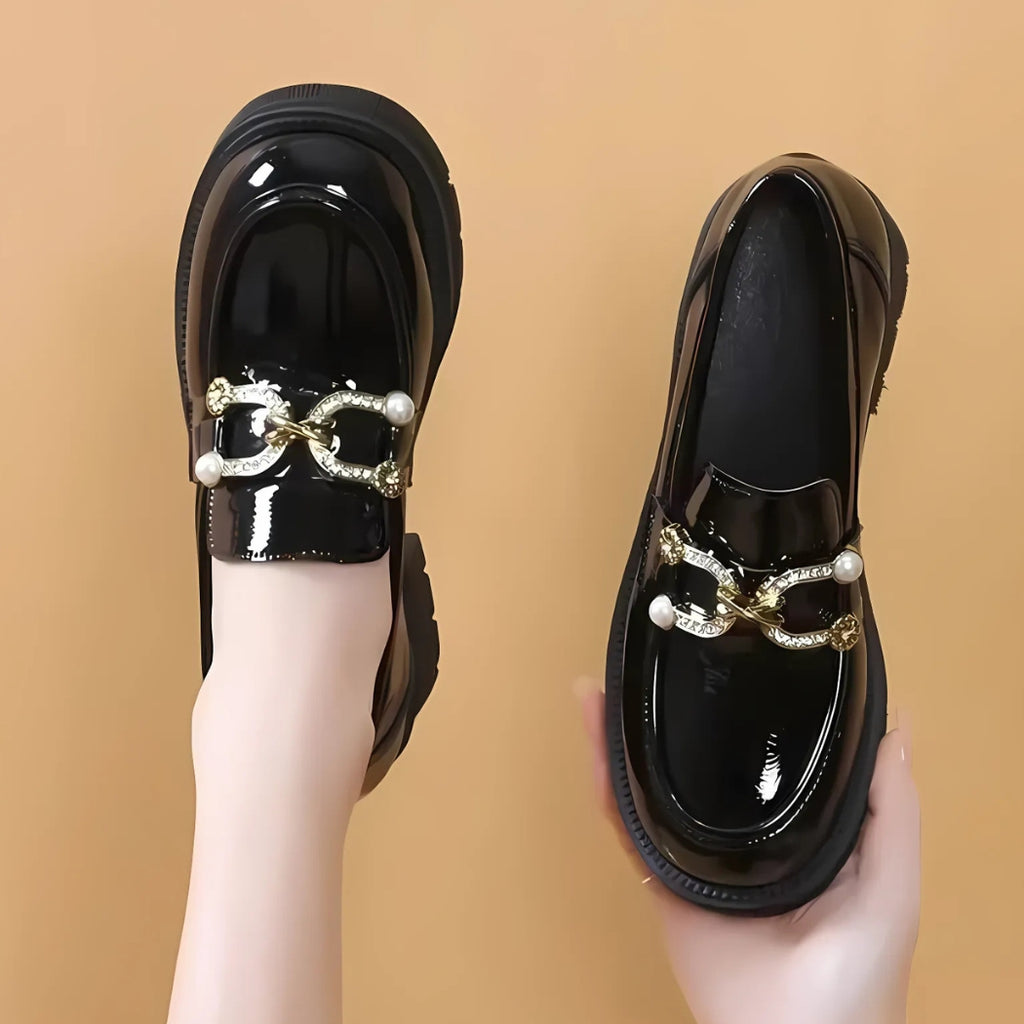 Schwarze Lack-Loafer mit Absatz für Damen