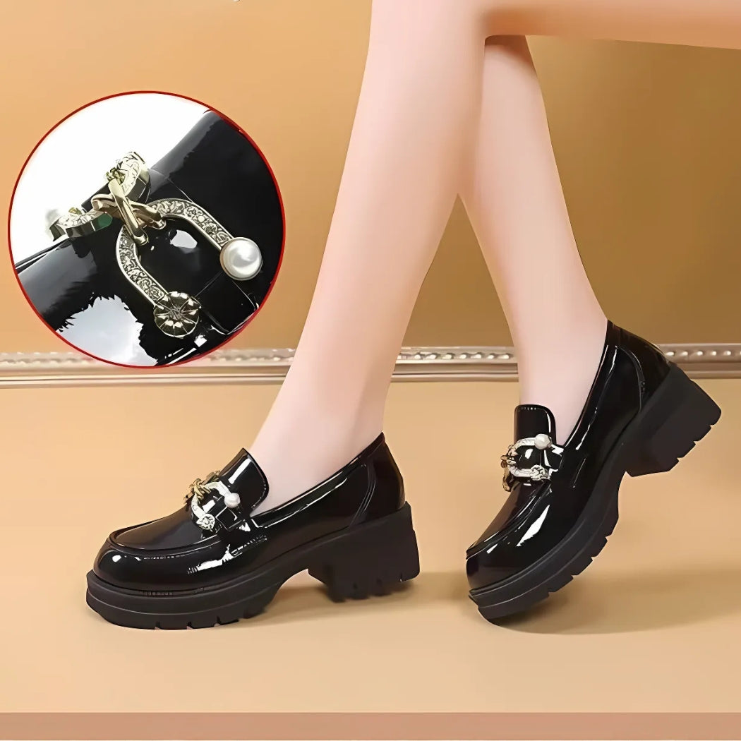 Schwarze Lack-Loafer mit Absatz für Damen