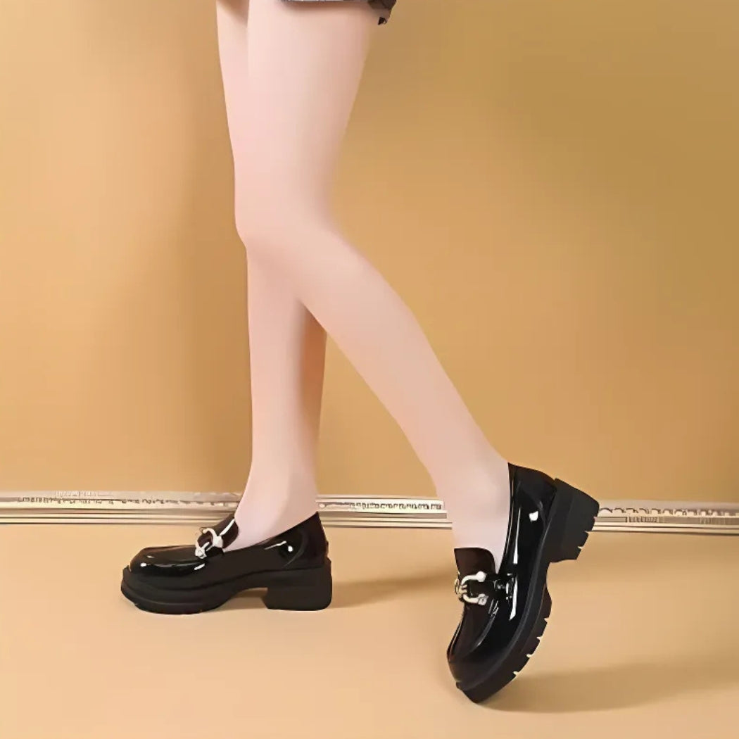 Schwarze Lack-Loafer mit Absatz für Damen