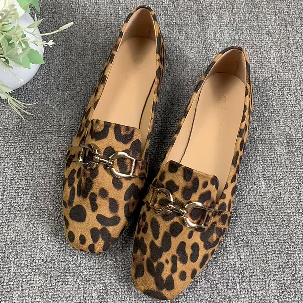 Mokassins mit Leopardenmuster und Kette für Damen
