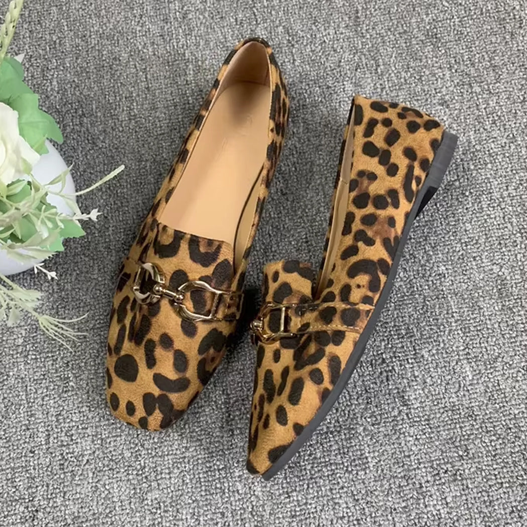 Mokassins mit Leopardenmuster und Kette für Damen