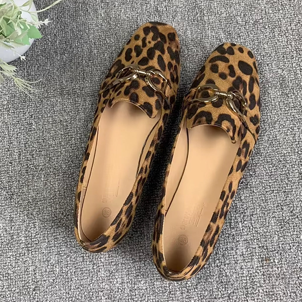 Mokassins mit Leopardenmuster und Kette für Damen