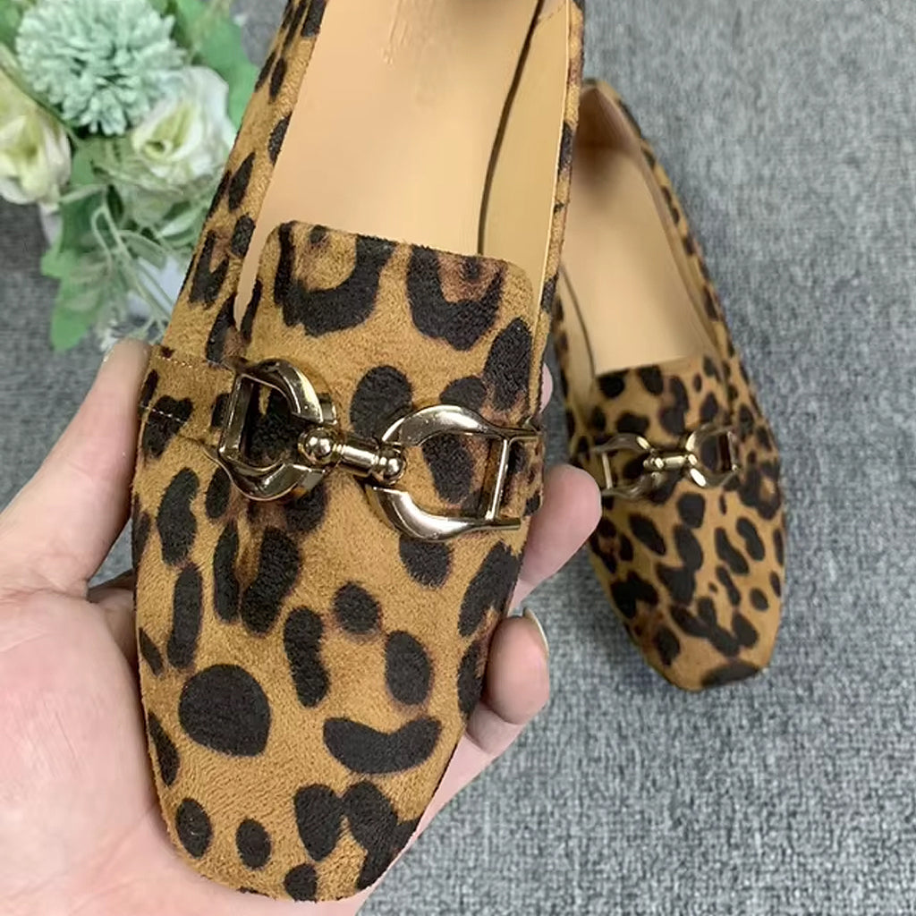 Mokassins mit Leopardenmuster und Kette für Damen