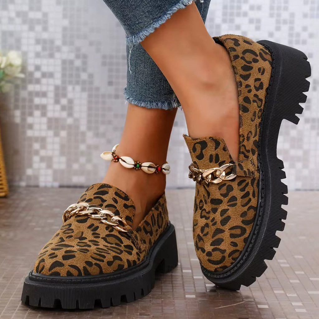 Leoparden-Mokassin aus Wildleder mit Kette