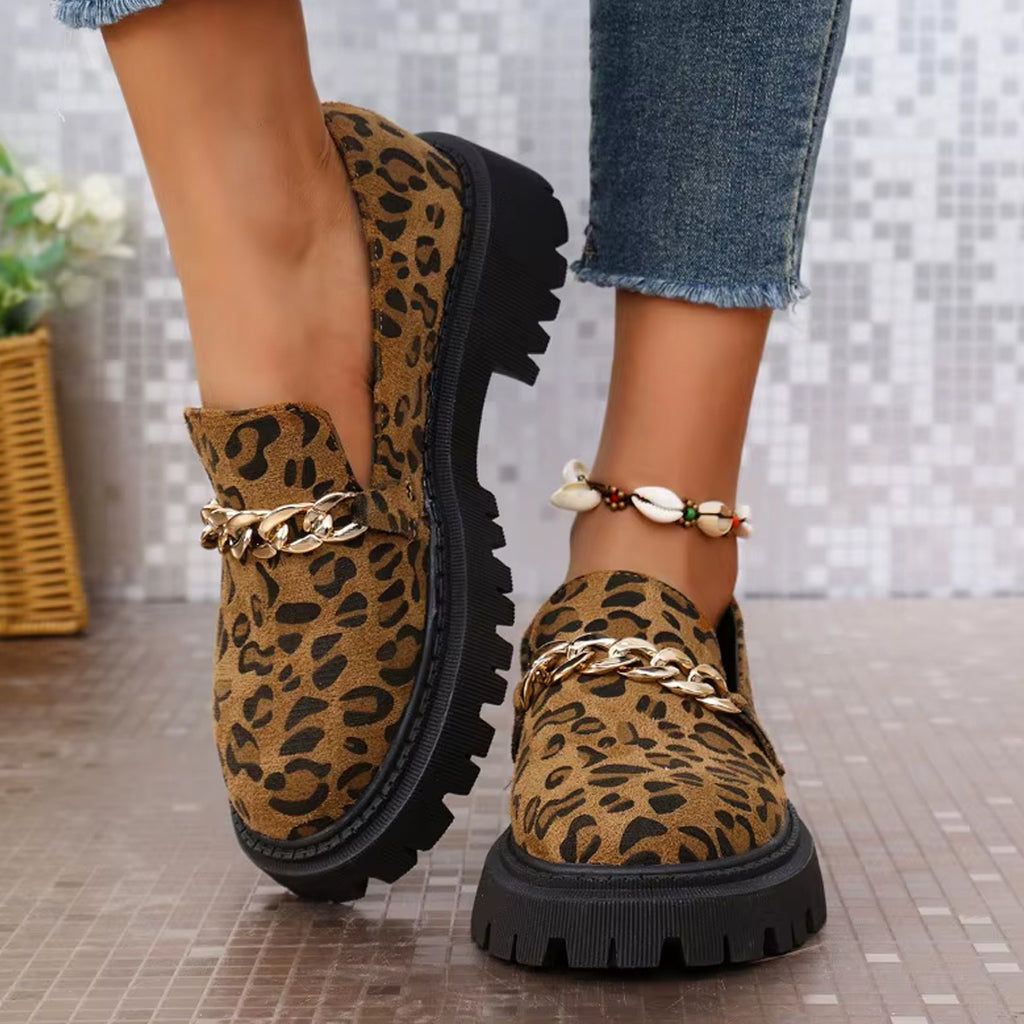 Leoparden-Mokassin aus Wildleder mit Kette