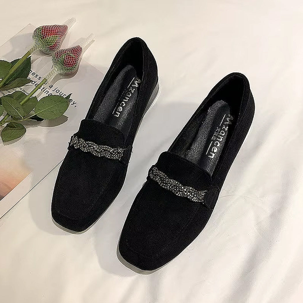 Elegante Mokassins aus Wildleder mit Strass-Kette