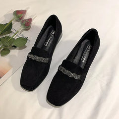 Elegante Mokassins aus Wildleder mit Strass-Kette, Schwarz