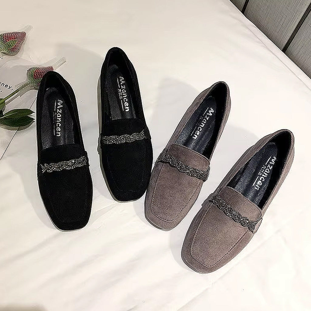 Elegante Mokassins aus Wildleder mit Strass-Kette