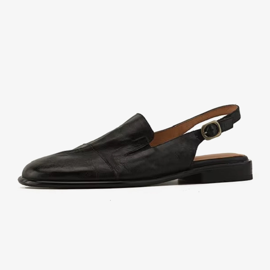 Foto einer schwarzen Loafer-Pantolette aus Leder für Damen, seitlich aufgenommen