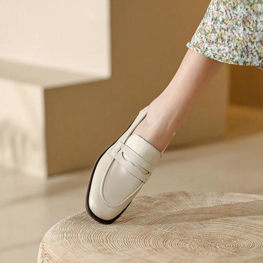 Beige Loafer mit braunen Sohlen für Damen aus Echtleder