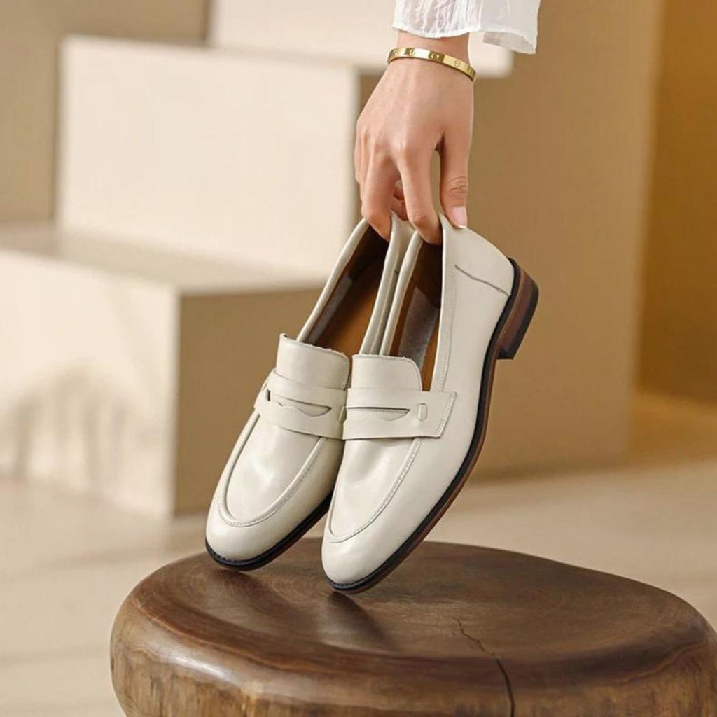 Beige Loafer mit braunen Sohlen für Damen aus Echtleder