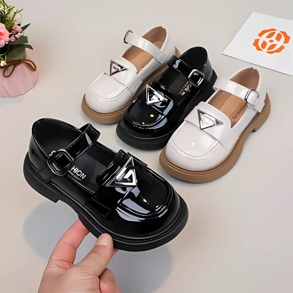 Glänzende Loafer mit Riemchen für Mädchen
