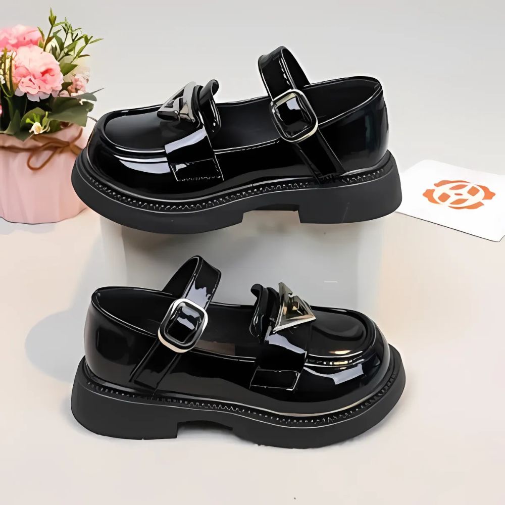 Glänzende Loafer mit Riemchen für Mädchen