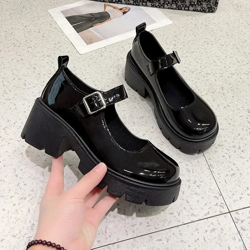Chunky Mary Jane Mokassins aus schwarzem Lack