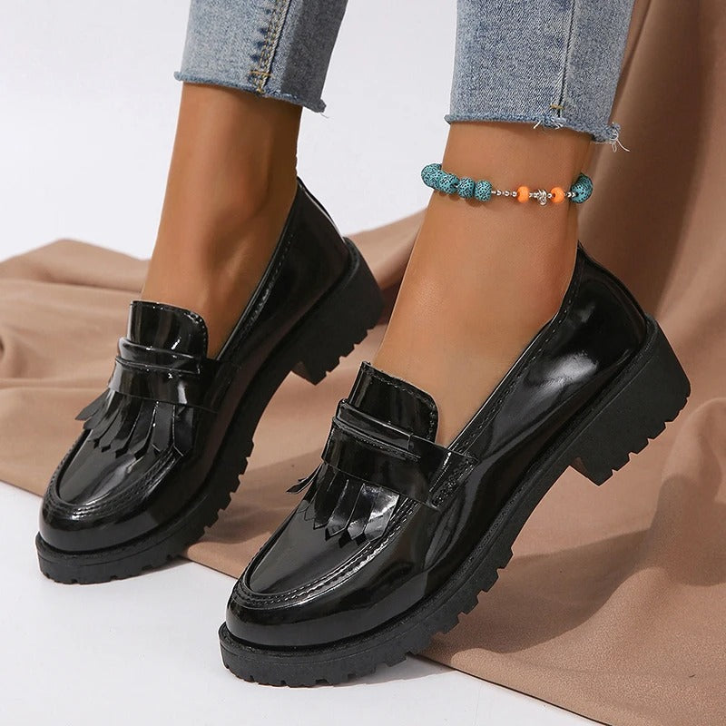 Lackierte Loafer mit Fransen für Damen