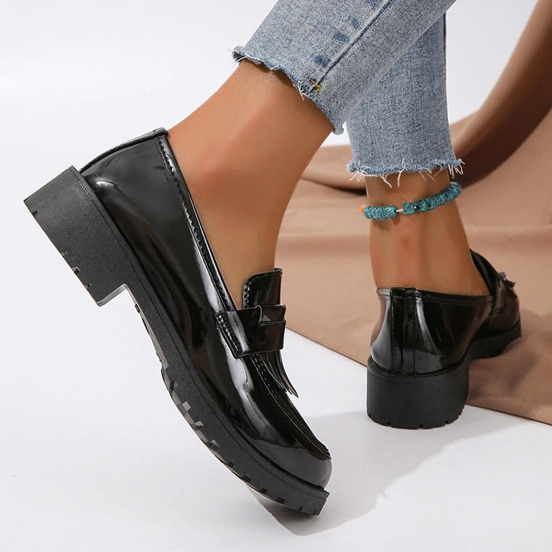 Lackierte Loafer mit Fransen für Damen