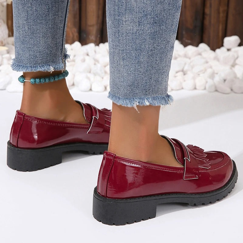 Lackierte Loafer mit Fransen für Damen