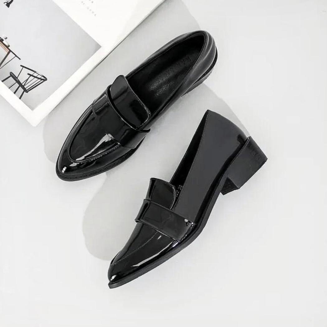 Schwarze Lack-Loafer mit spitzer Kappe für Damen