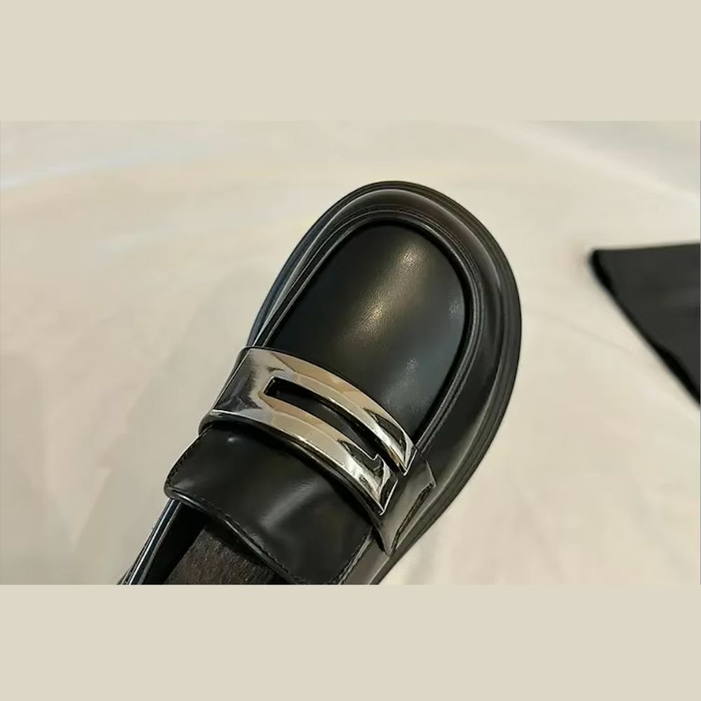 Plateau-Loafer mit silberner Schnalle
