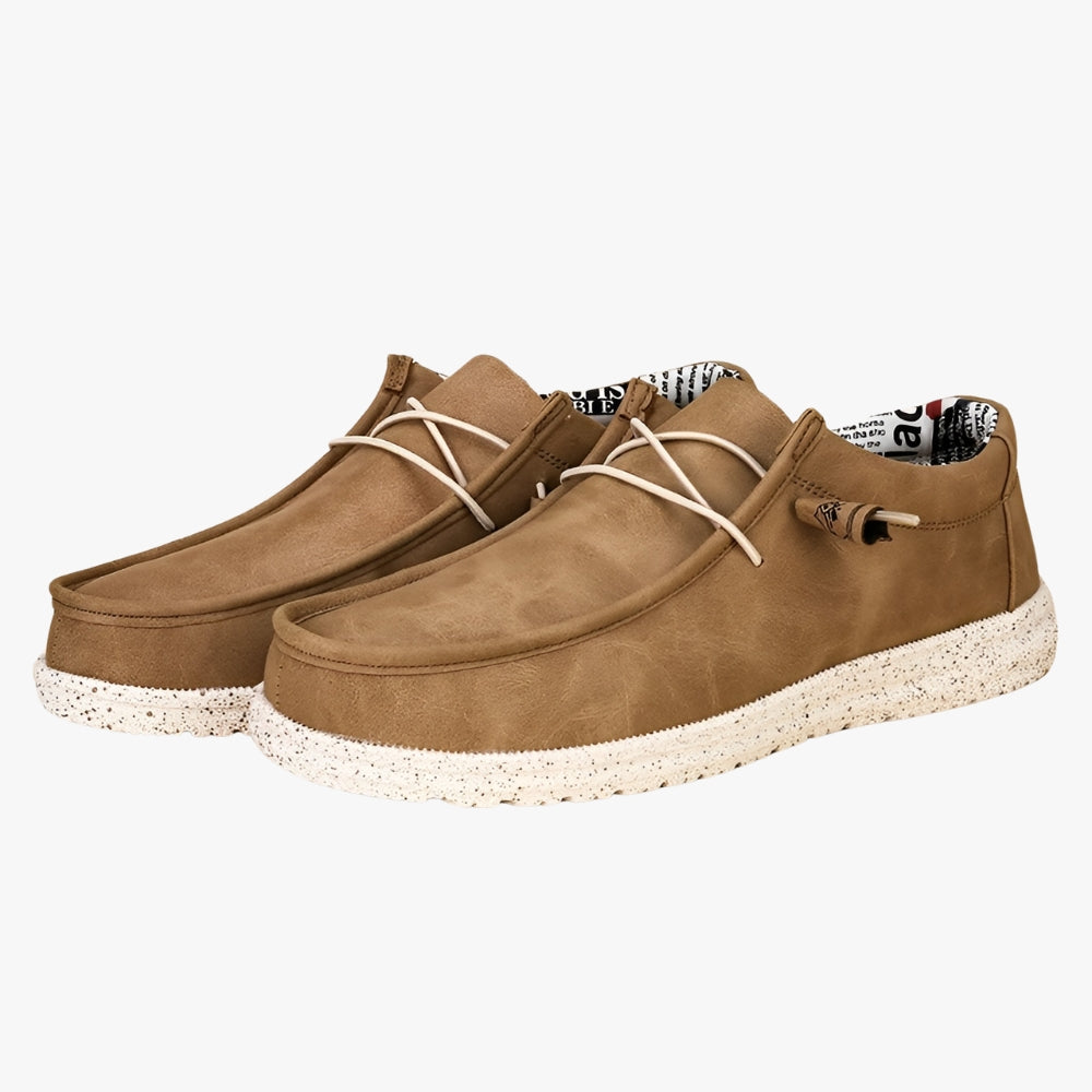 Slip-on-Loafer aus Kunstleder in Braun mit weißer Sohle