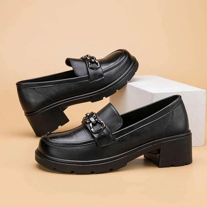 Loafer mit Blockabsatz und silberfarbenem Metalldetail für Damen