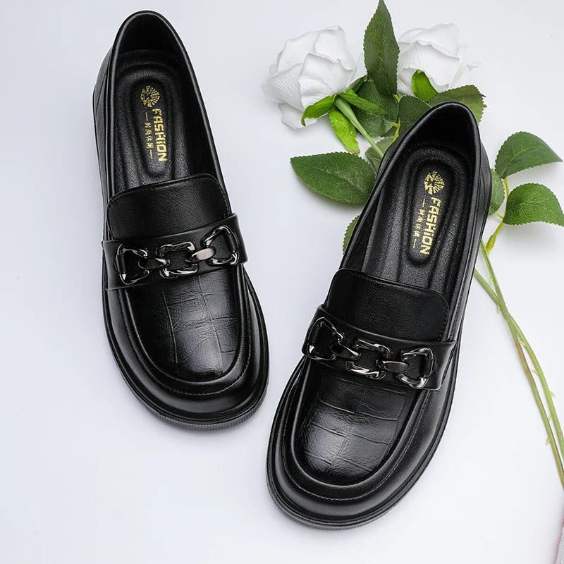 Loafer mit Blockabsatz und silberfarbenem Metalldetail für Damen