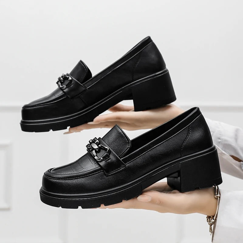 Loafer mit Blockabsatz und silberfarbenem Metalldetail für Damen