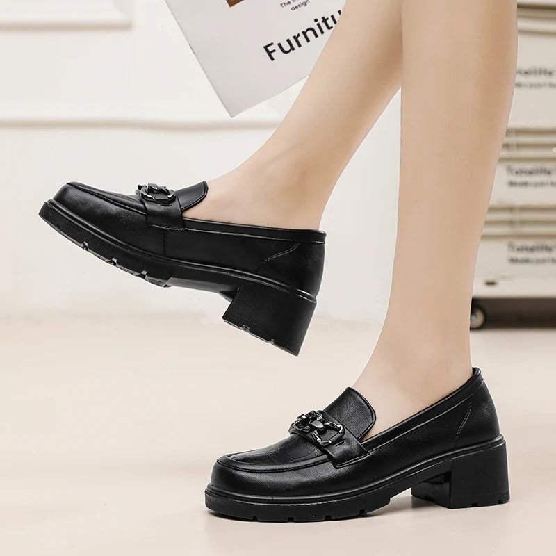 Loafer mit Blockabsatz und silberfarbenem Metalldetail für Damen