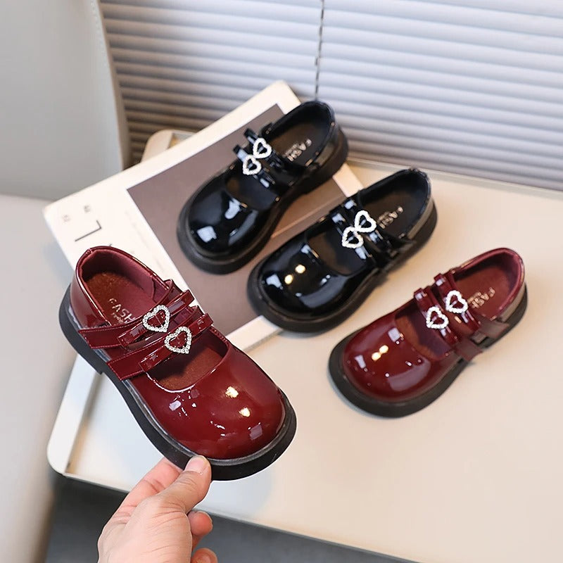 Bezaubernde Lackloafer für Mädchen mit Doppelriemen