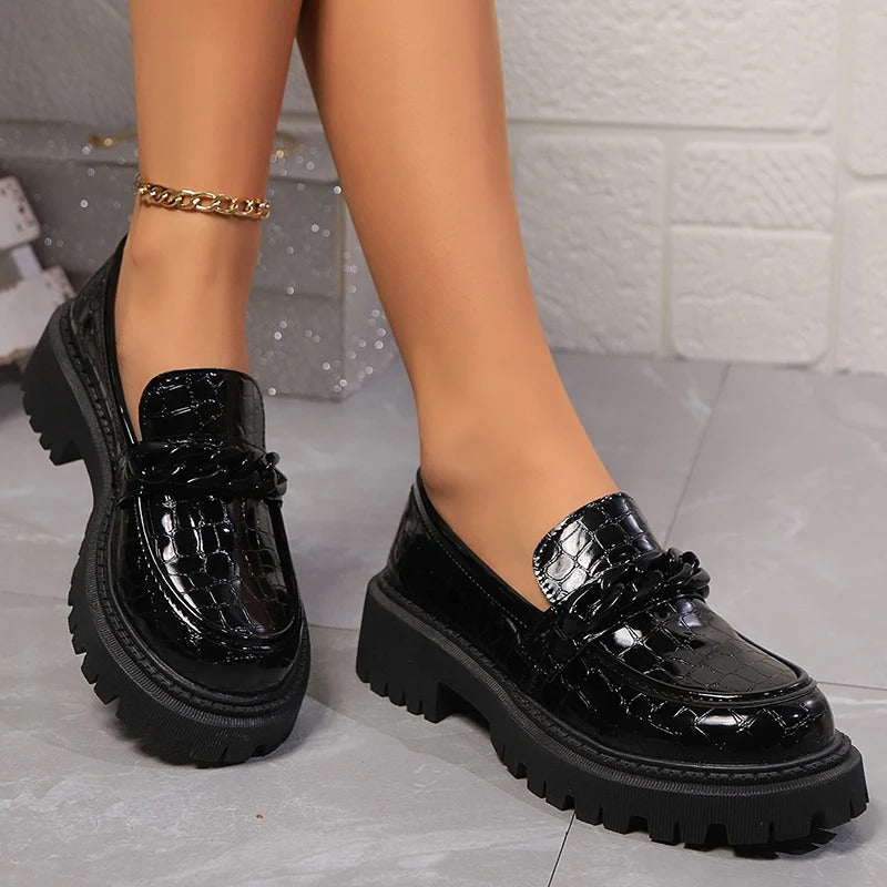 Schwarze Loafer in Lackleder mit Kroko-Optik für Damen