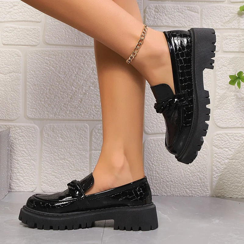 Schwarze Loafer in Lackleder mit Kroko-Optik für Damen