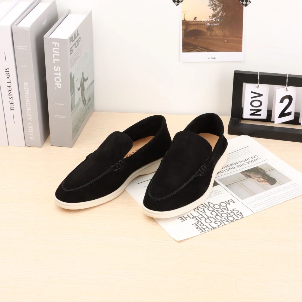 Stefano Loafer aus Wildleder in Schwarz, helle Sohle