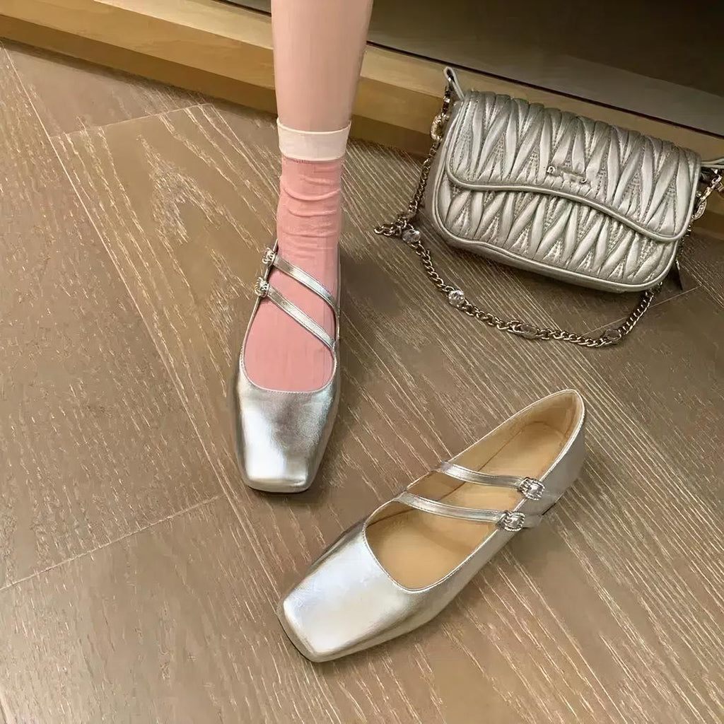 Lackballerina-Loafer mit Doppelschnallen