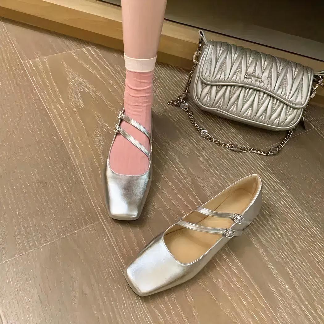 Lackballerina-Loafer mit Doppelschnallen