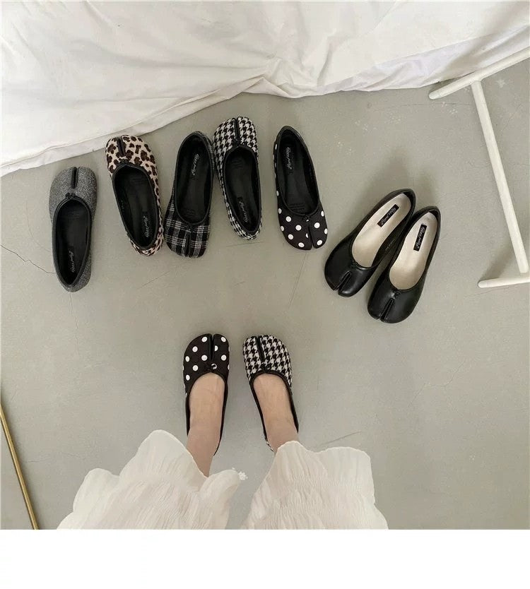 Flache Tabi-Ballerinas im Mokassin-Stil