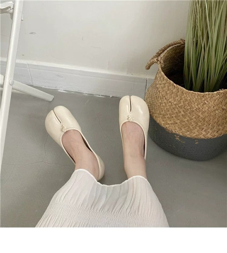 Flache Tabi-Ballerinas im Mokassin-Stil