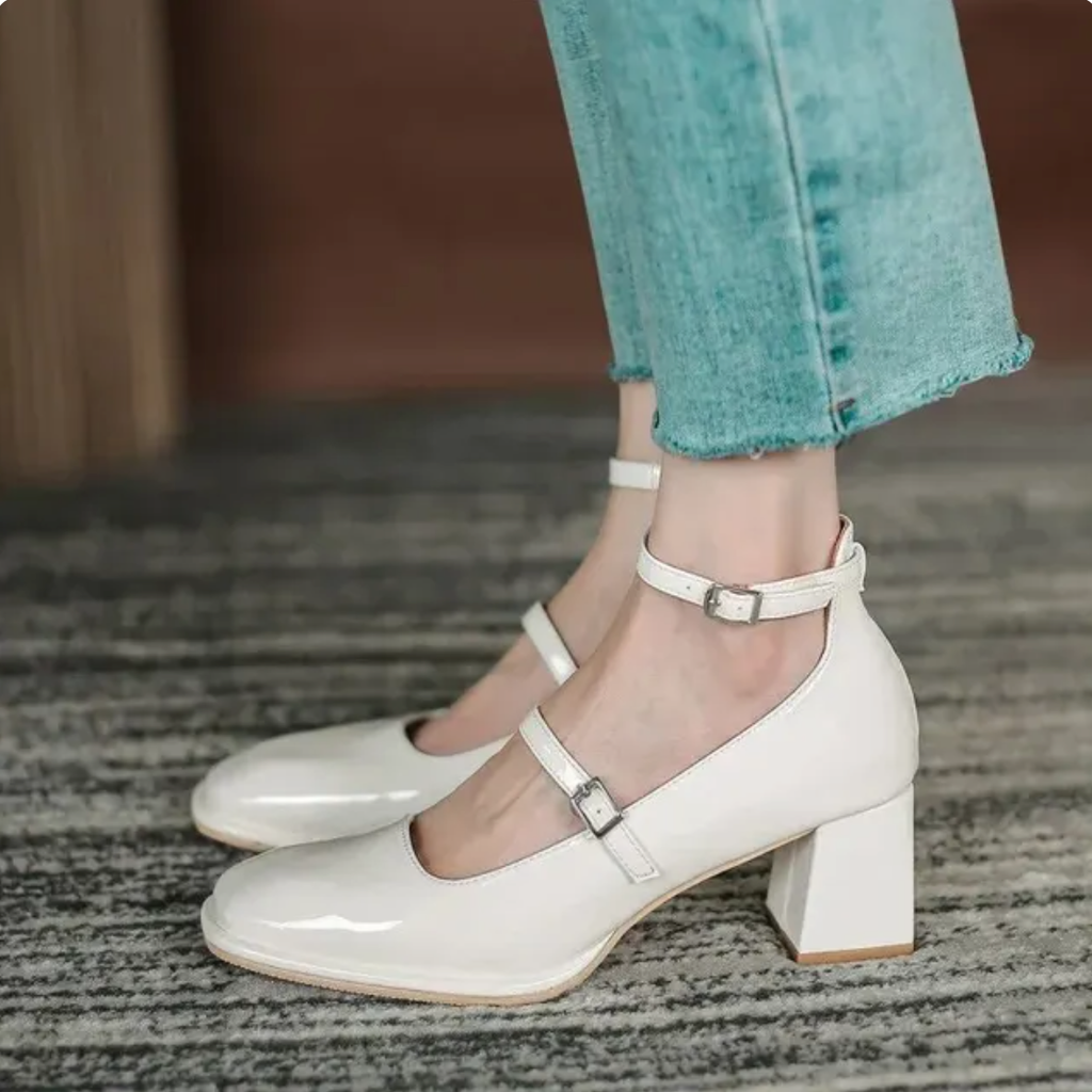 Lackierter Ballerina-Loafer mit Absatz